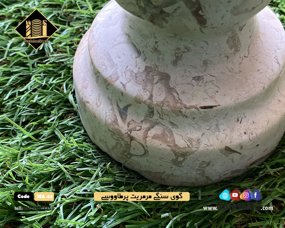 گوی سنگی مرمریت پر طاووسی