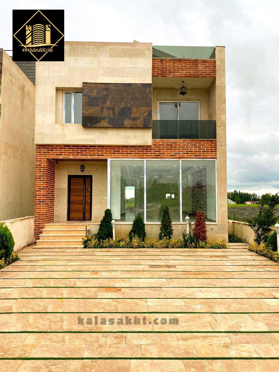 نمای ساختمان دو طبقه با سنگ